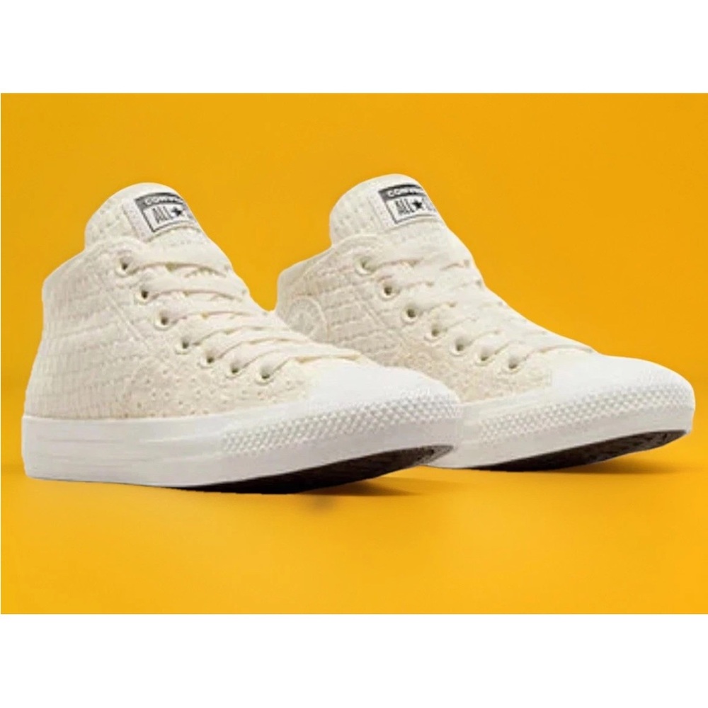 Women’s Chuck Taylor All Star Madison Crochet Style Size 9W.  Color- OFF-WHITE